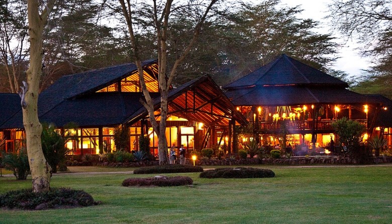Night_View_at_Ol_Tukai_Lodge,_Kenya