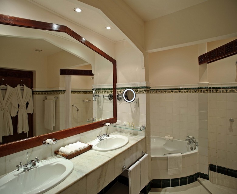 Executive Suite Bathroom